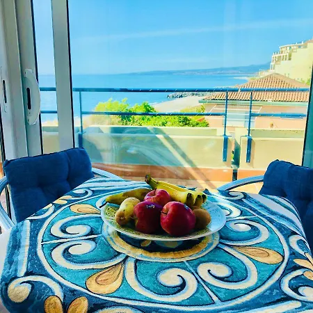 The Dream - Seafront Loft Apartament Giardini-Naxos