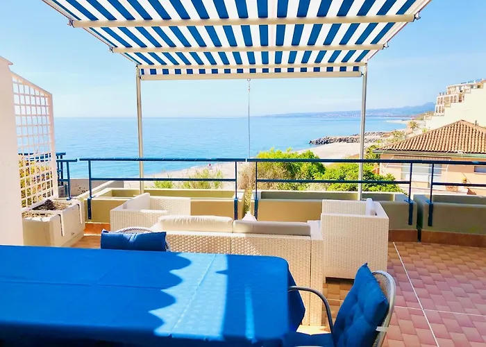 The Dream - Seafront Loft *