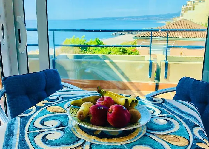 The Dream - Seafront Loft Apartment Giardini Naxos