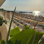 The Dream - Seafront Loft *