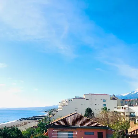 The Dream - Seafront Loft Apartment Giardini Naxos