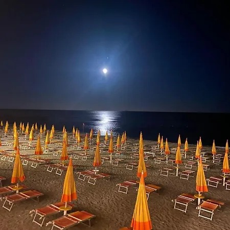 The Dream - Seafront Loft Apartment Giardini Naxos